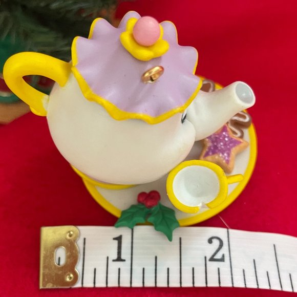 Mrs. Potts & Chip Serve Christmas Cookies Enesco Ornament - Picture 4 of 5